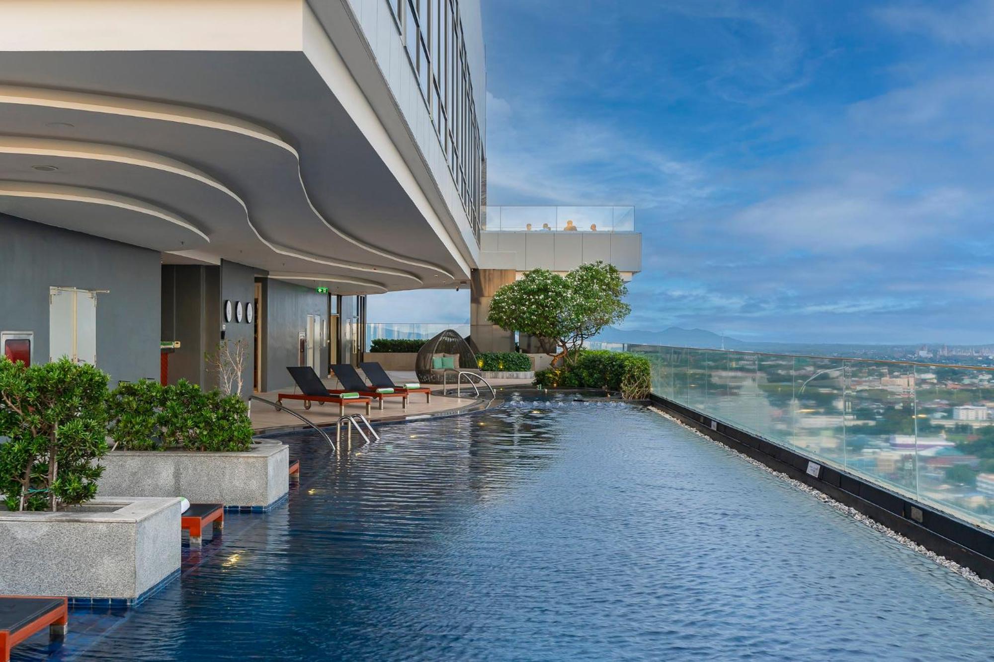 & Centre By Ihg Отель 5*