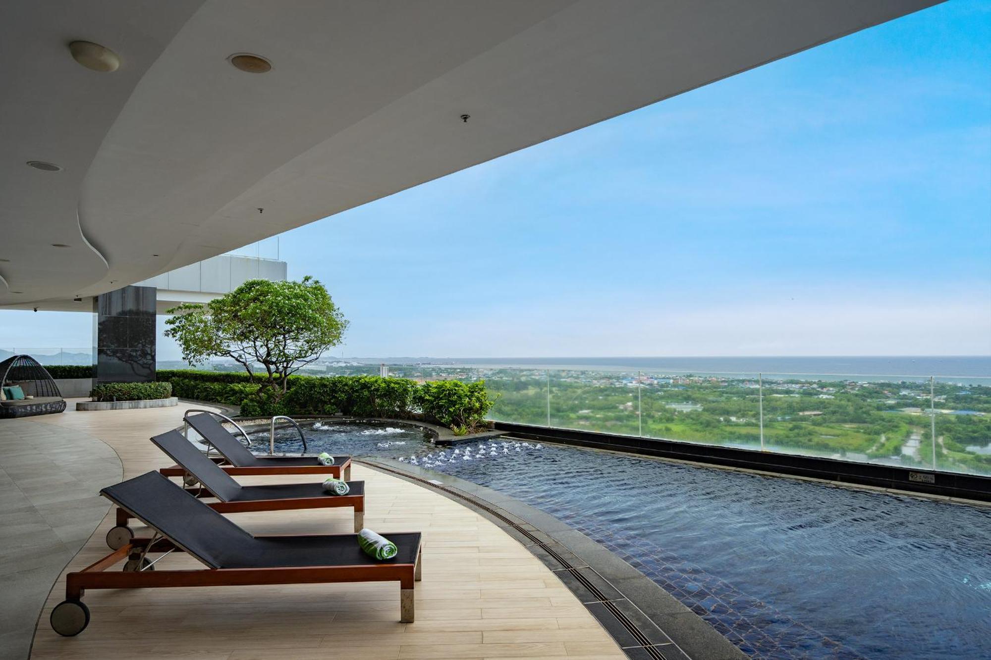 Отель & Centre By Ihg