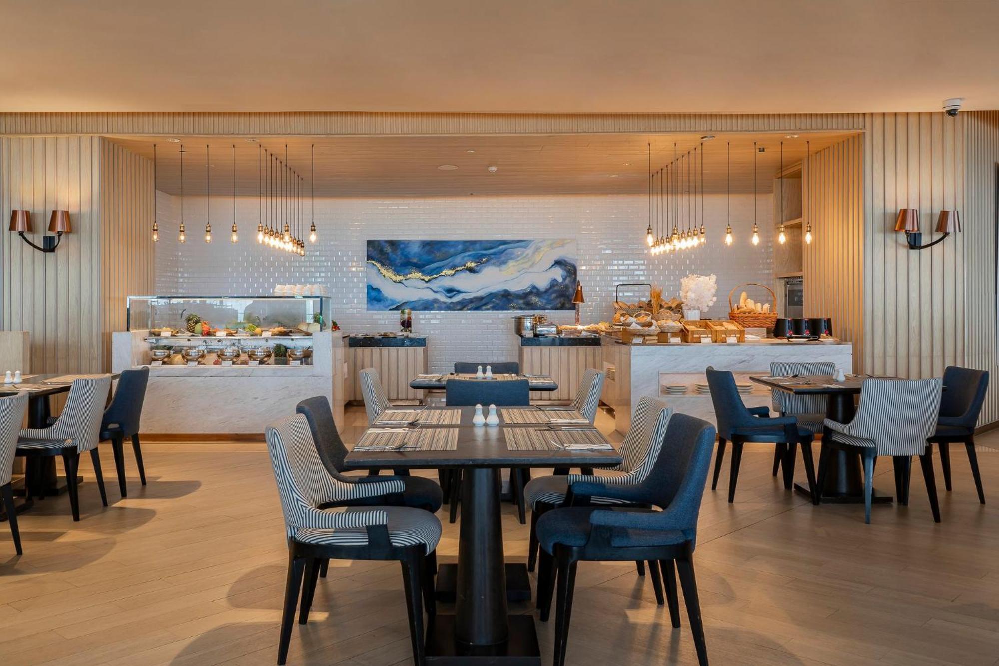 & Centre By Ihg Отель 5*