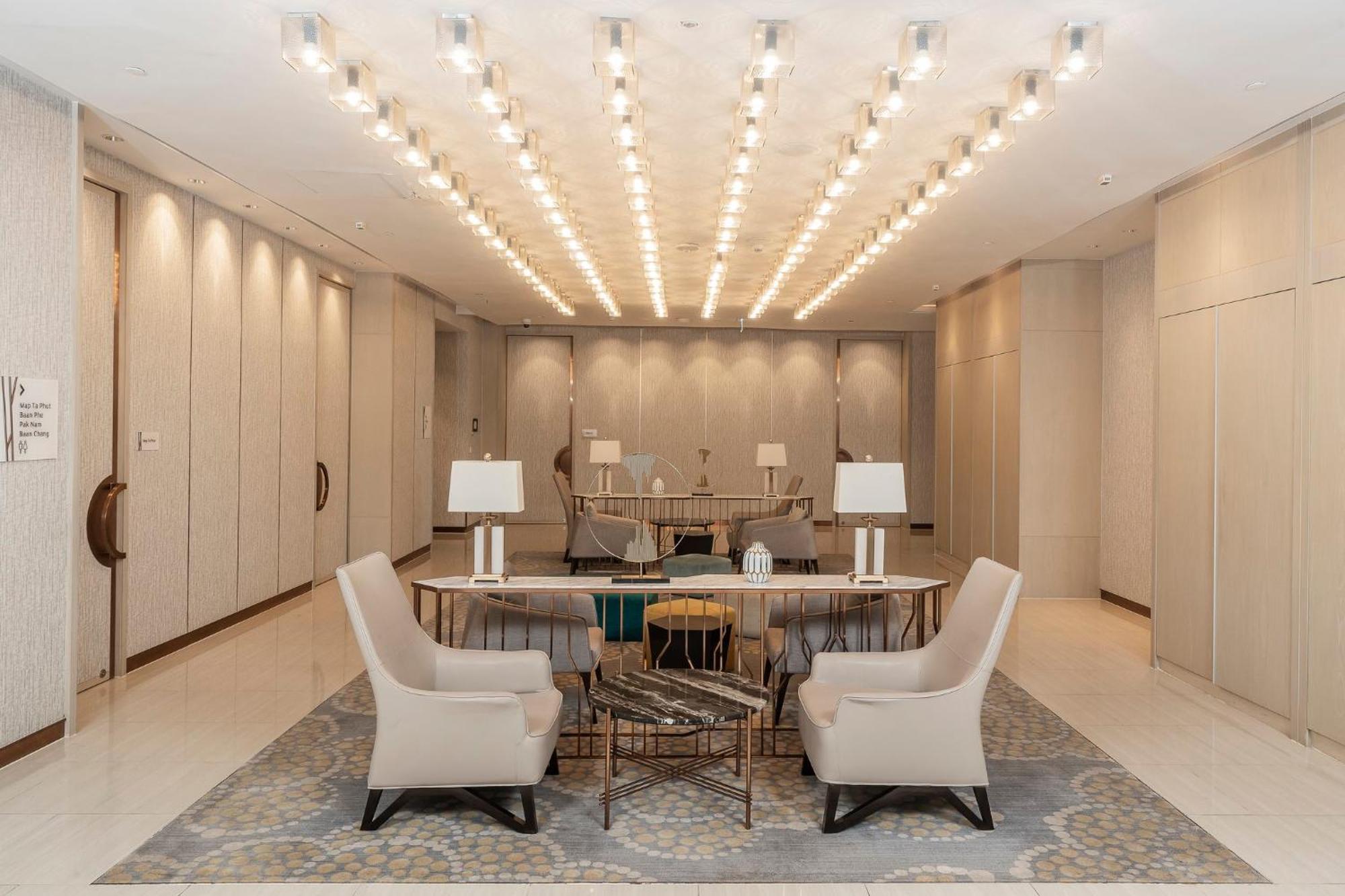 & Centre By Ihg Районг