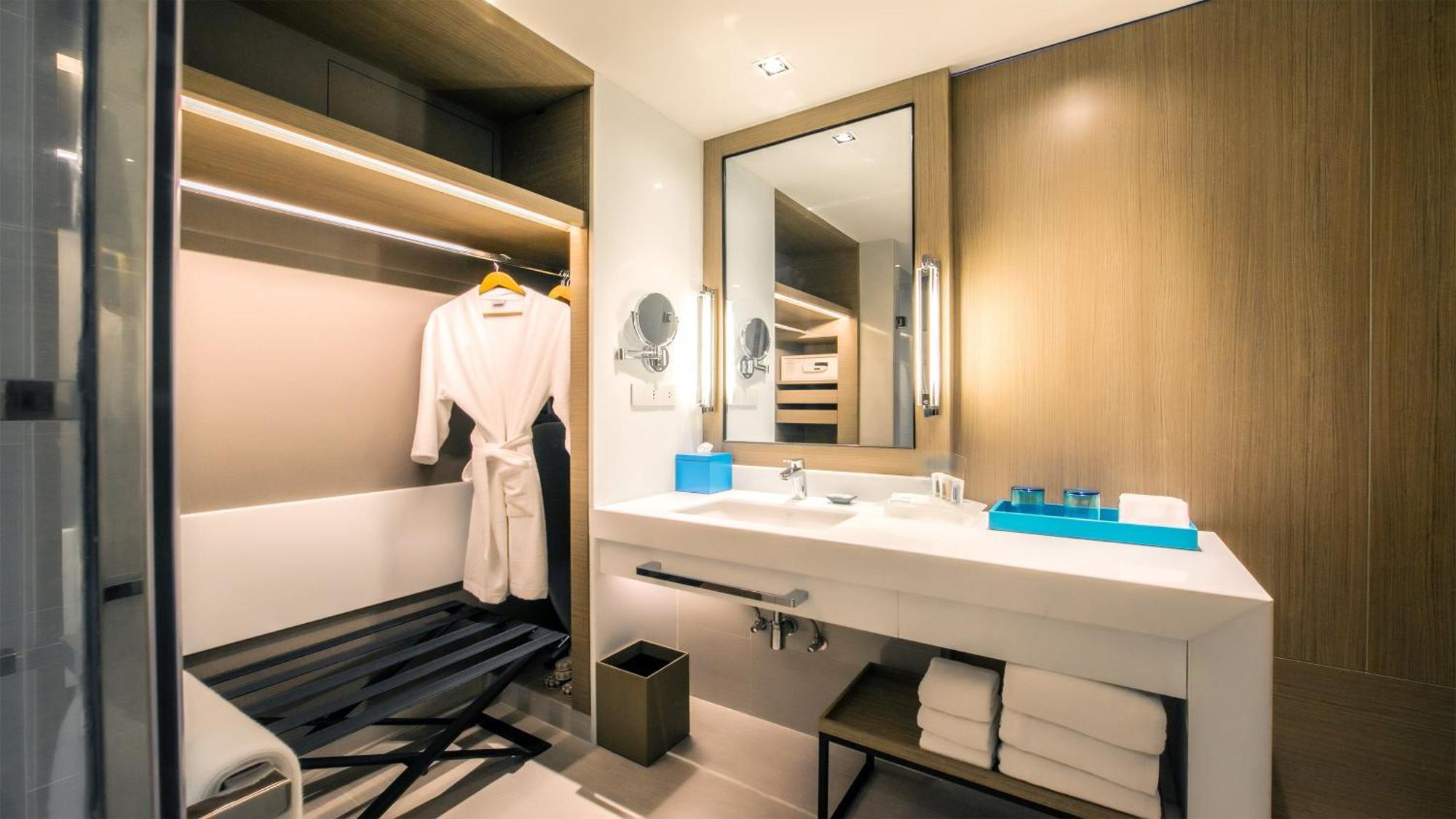 & Centre By Ihg Отель Районг