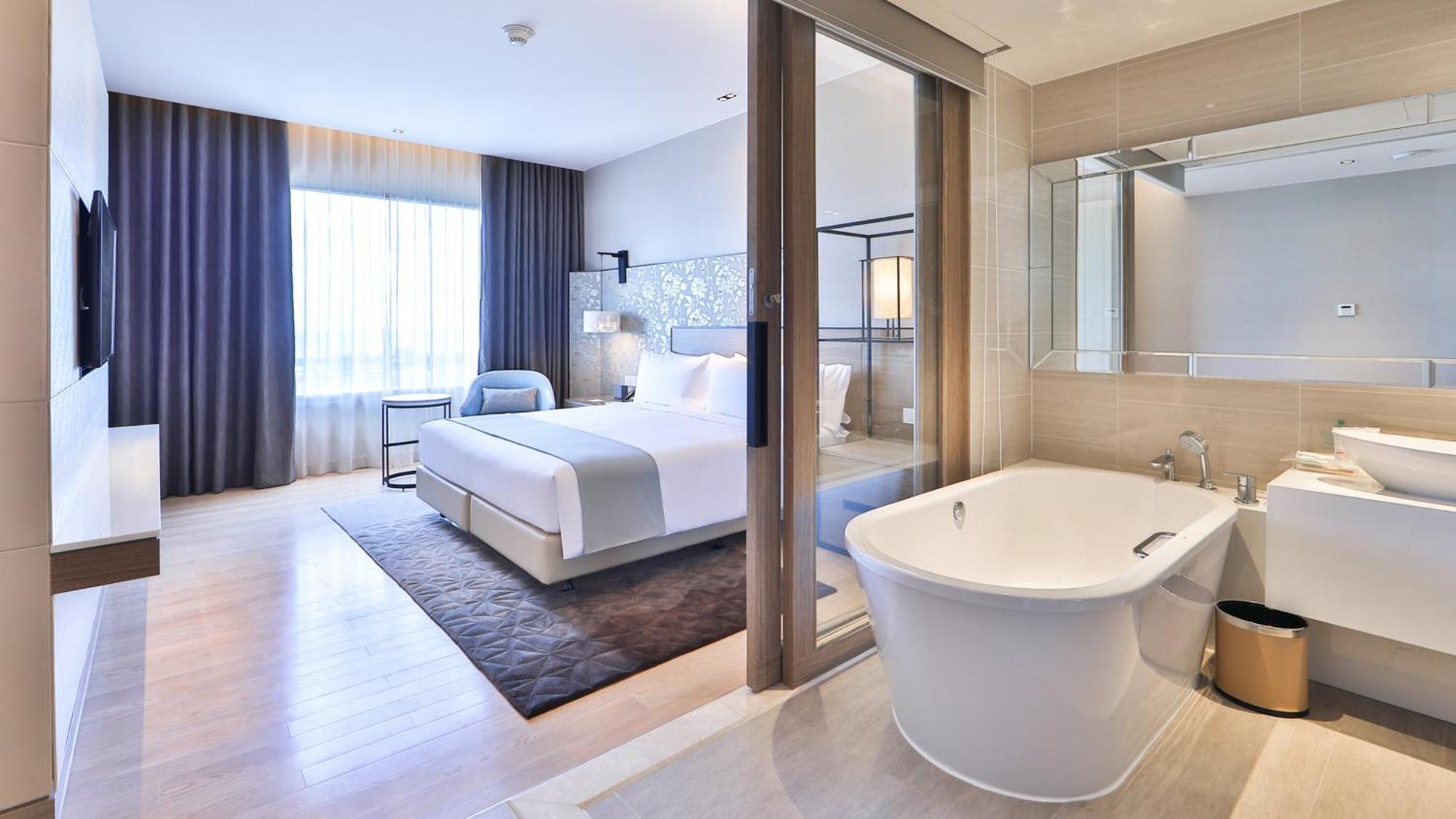 & Centre By Ihg Районг